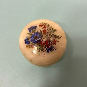 Genuine Alabaster Hand Crafted Trinket Box. Made in Italy 3” Hinged